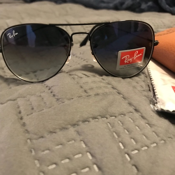 Ray Ban Black / Grey Gradient 58mm Sunglasses - Picture 2 of 2